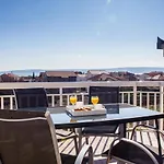 Sunny Vacay * Kastela
