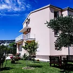 Sunny Vacay Apartment Kastela