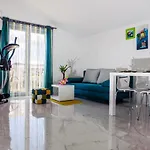 Sunny Vacay Apartment *