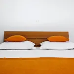 Sunny Vacay Apartment