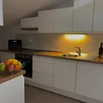 Sunny Vacay Apartment