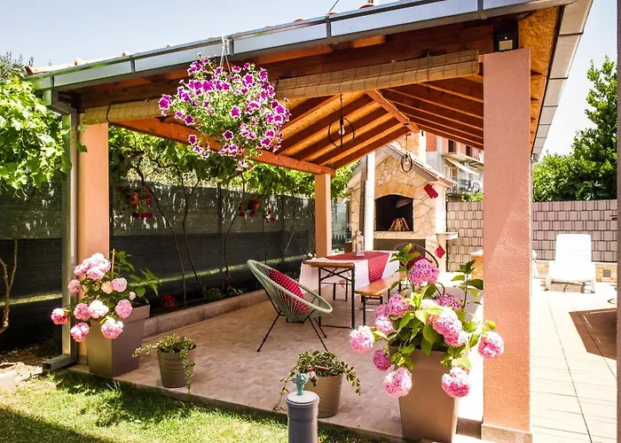 Sunny Vacay Daire Kastela