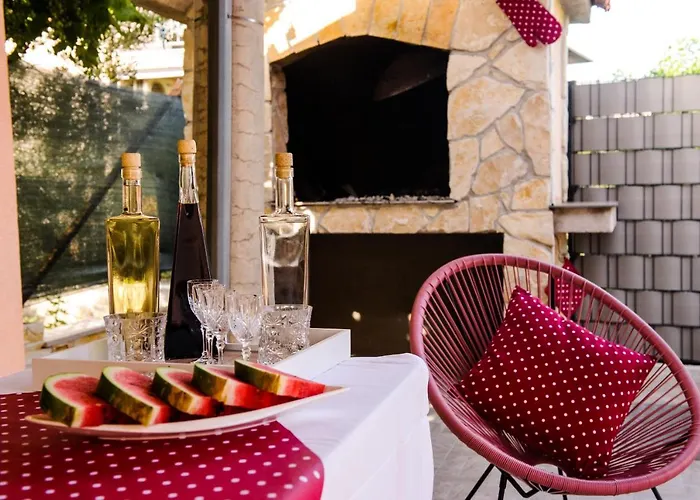 Sunny Vacay Daire Kastela